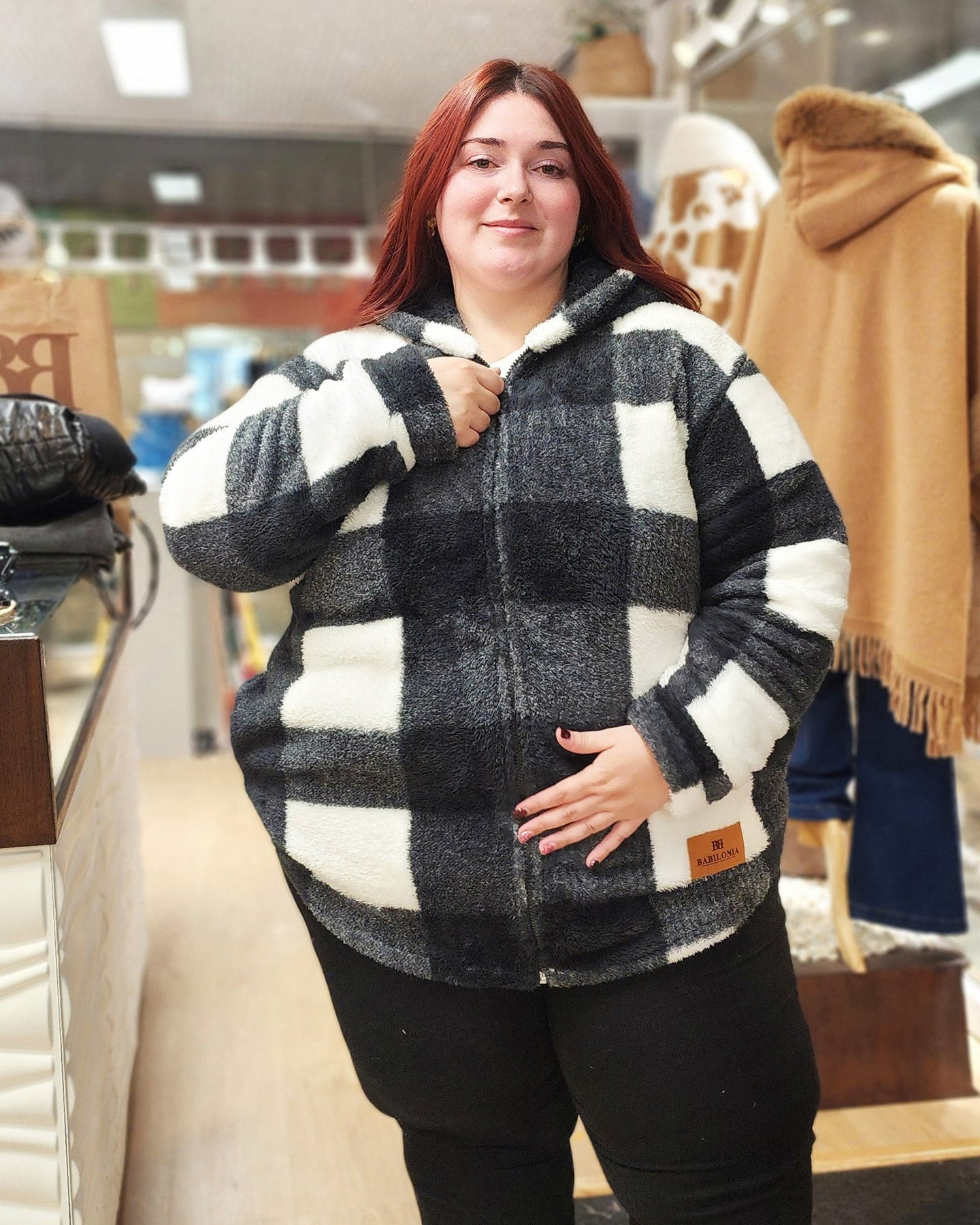 CAMPERA PIEL  - Negra y Blanca