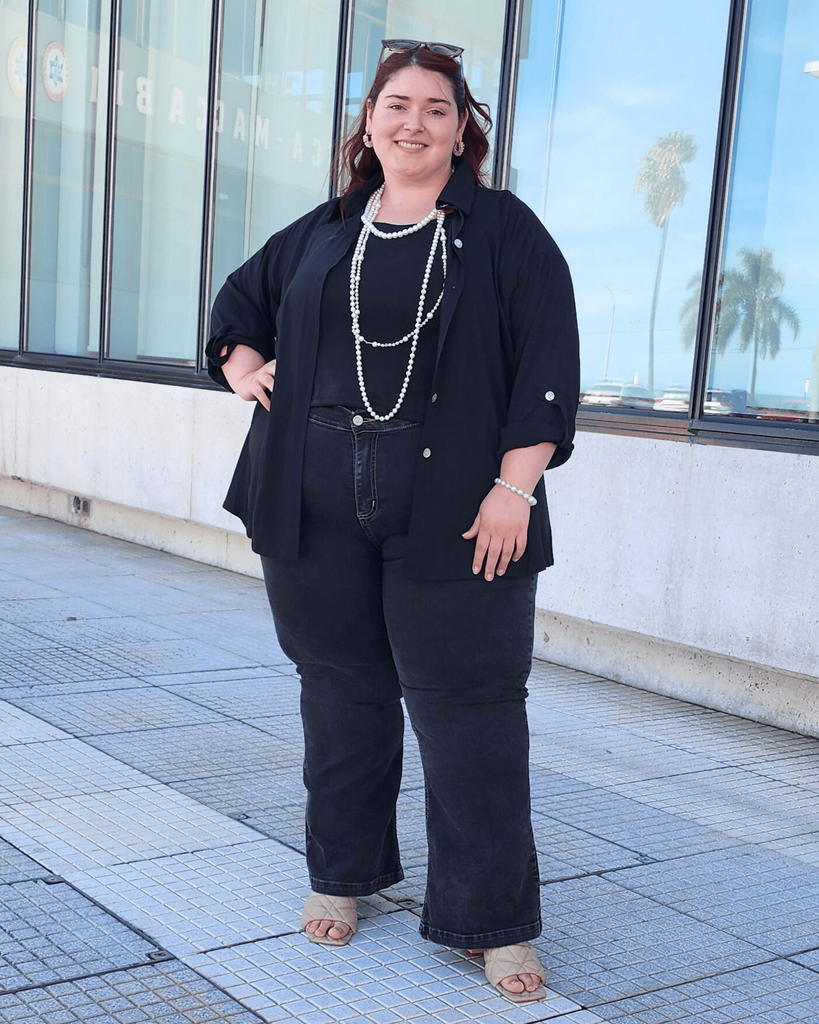 PANTALON JEAN FLARE CORTO - Negro