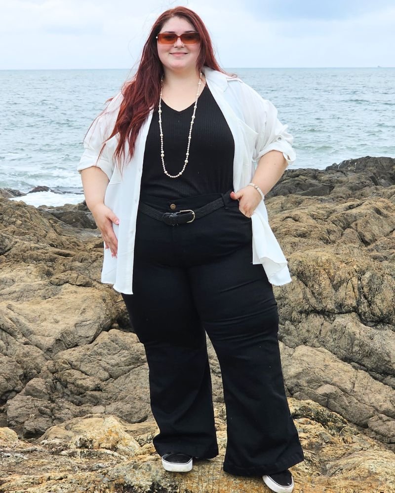 PANTALON JEAN FLARE CORTO - Negro