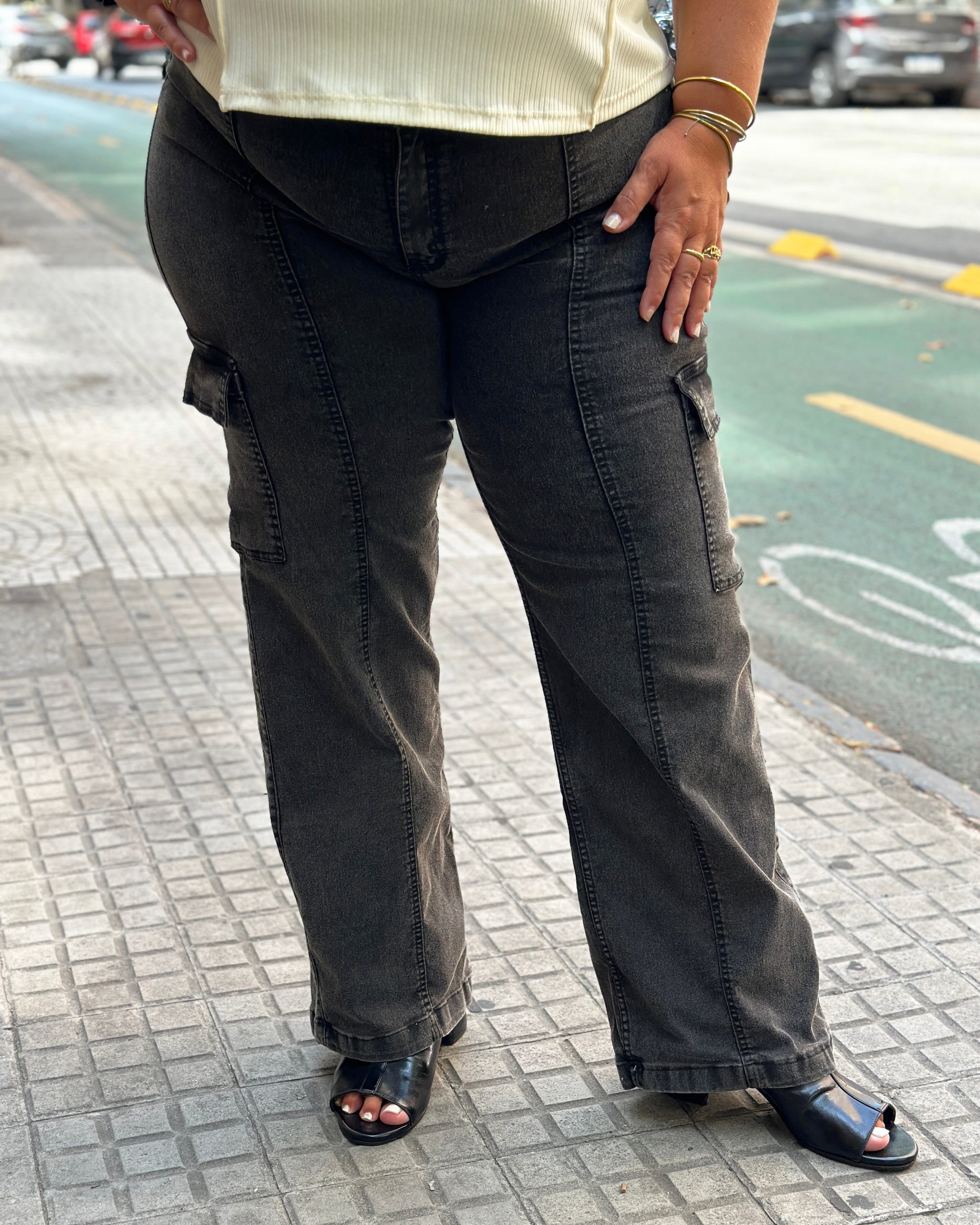 PANTALON JEAN LINEA CARGO - Gris