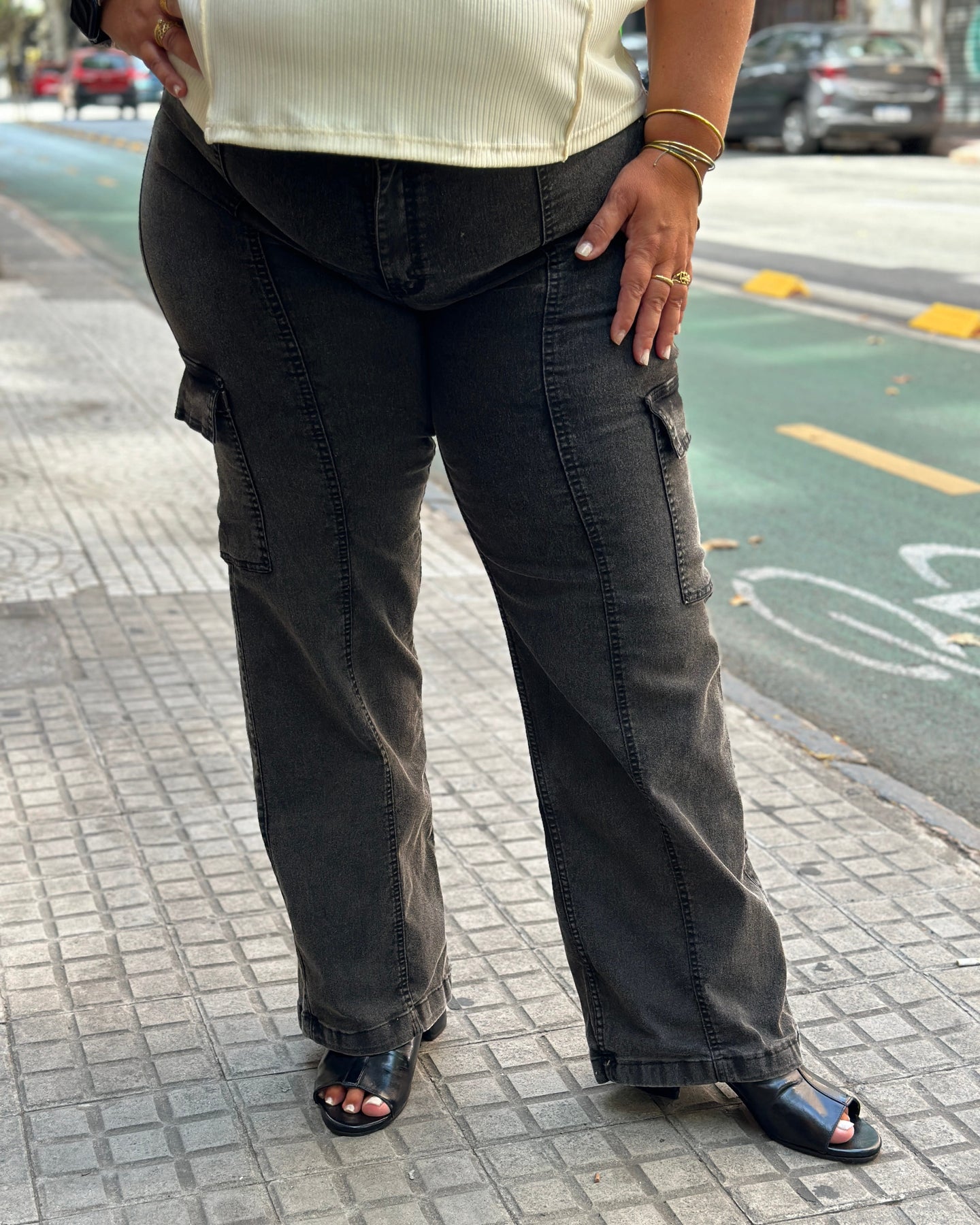 PANTALON JEAN LINEA CARGO - Gris