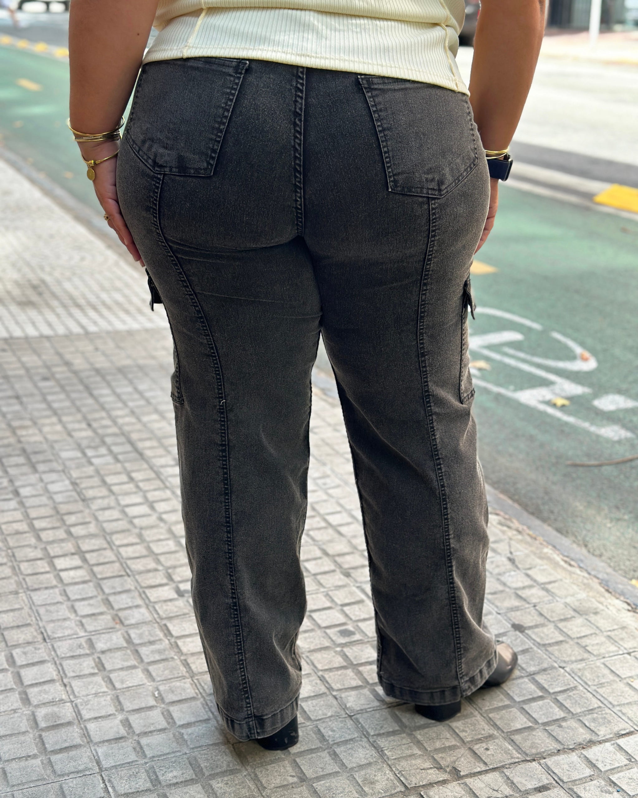 PANTALON JEAN LINEA CARGO - Gris