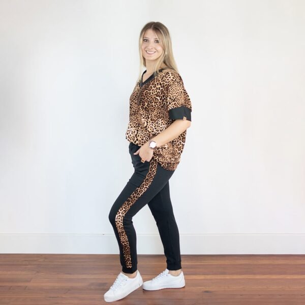 Pantalón Negro con Animal Print JOGGER - Imagen 3