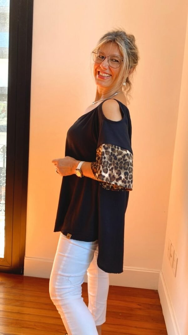 Blusa Negra c/ Animal Print MONA - Imagen 2