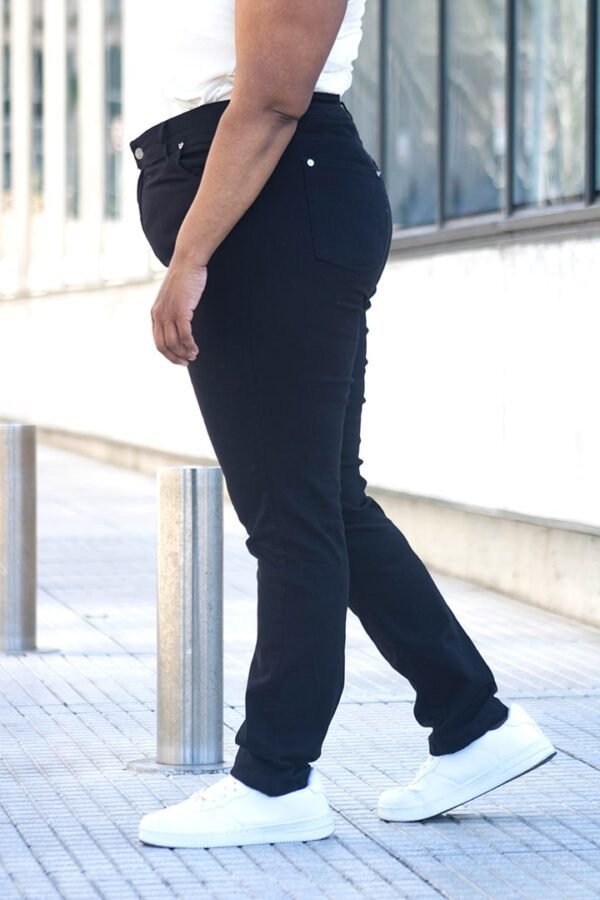 Pantalón Jean SLIM NEGRO Mega Lycra  (Talles Grandes) - Imagen 3